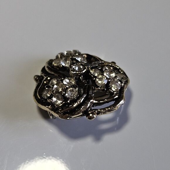 W.M.C.A. (White Metal Casters Association) vintage Gold white rhinestone brooch - Picture 7 of 9